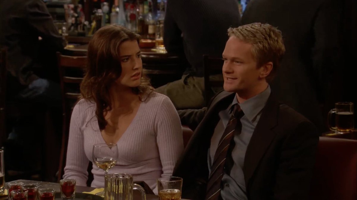 I love how he just casually puts his arm on the back of the booth behind her, they were so couple-y right from the start. This slowburn was cinematic excellence (until it wasn't, but that's not their fault lol *sobs*)  #himym