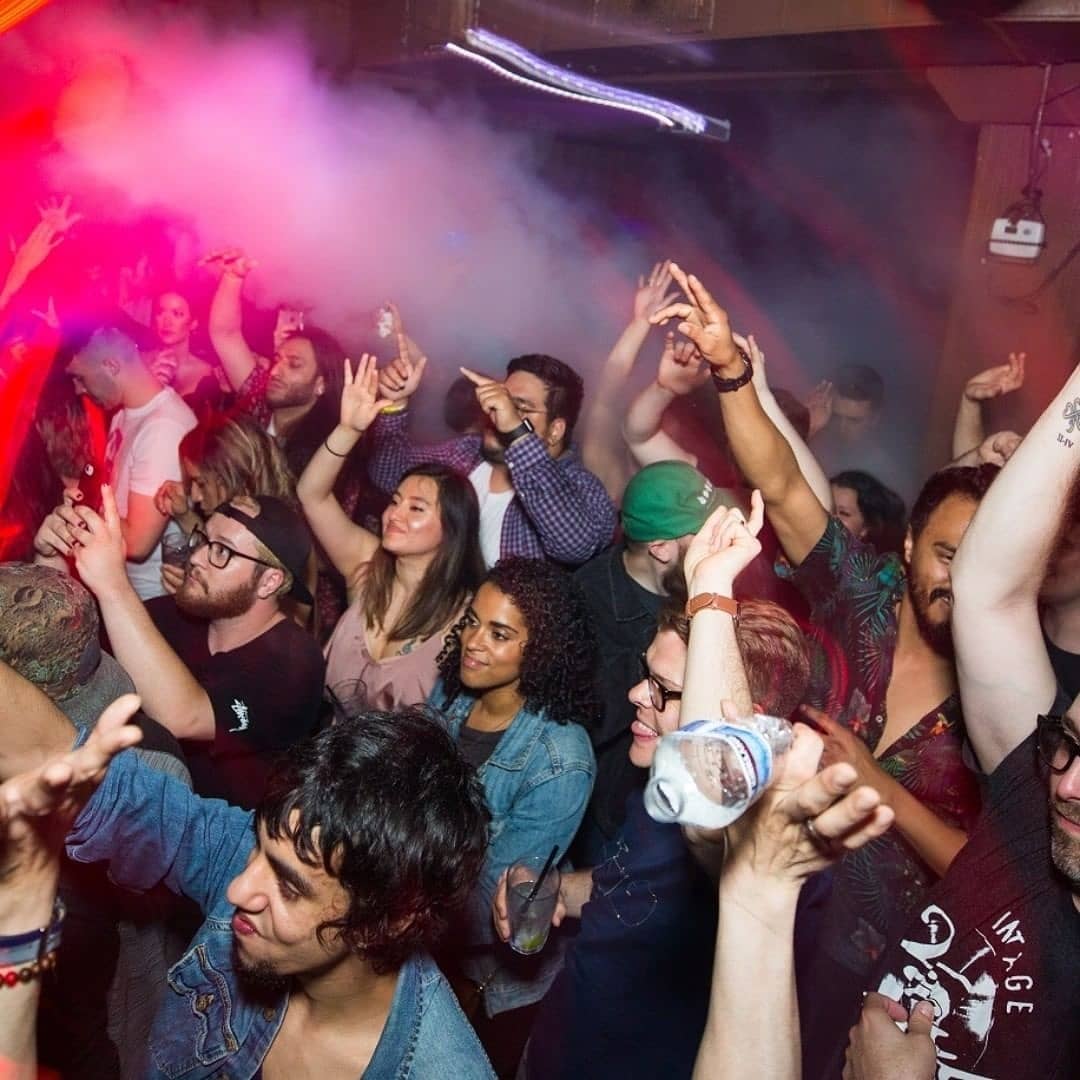 BrianSurreal's tweet image. #spybar #chicagostrong #wewillbeback #surrealchicago #nightoutoutfit #onlyinchicago #ChicagoBarScene #PartyNights #sensuous #humpdayfeels #ChicagoBars #humpdayvibes #ChicagoEvents #ChicagoNightLife #NightClubs #bottomsup #Wednesdaynight #Chicagofood… dlvr.it/RX3n4G