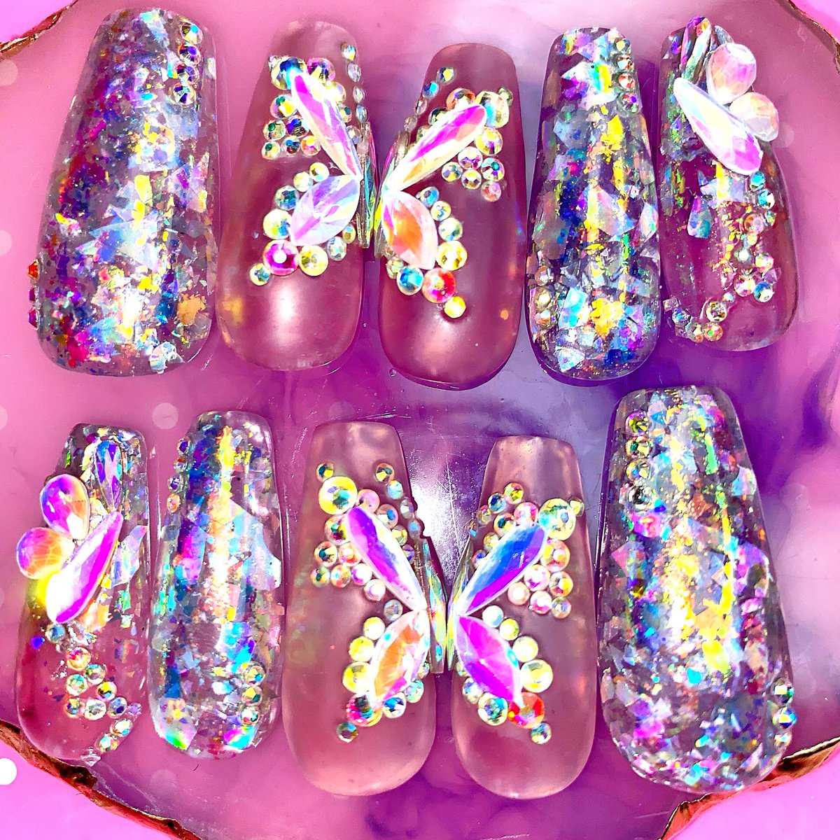 ladycolour's tweet photo. Mariposa @ https://t.co/XwduuJUzpJ #butterflynails #butterflies #pinknails #clearnails #nails #coffinnails #coffin #crystalnails #crystalnailart #nailart https://t.co/4Qg7HfDdCq