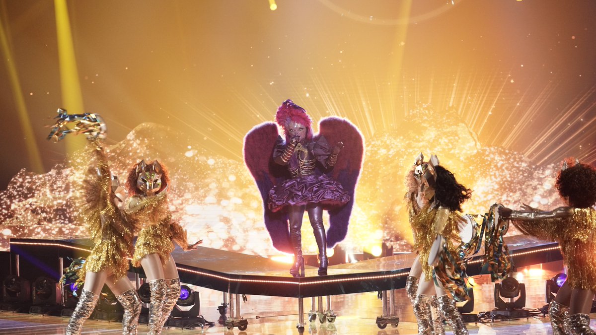 MaskedSingerFOX's tweet image. Let's see who our winner is! 🏆 Who's #NightAngelMask?! #TheMaskedSinger