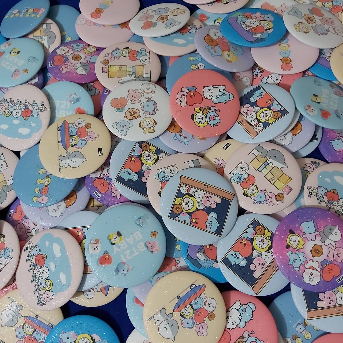 tchetera's tweet photo. Glittered top Baby BT21 Button Pins

Thank you #ShopBeyondBorder https://t.co/c7QtiMMZ9s