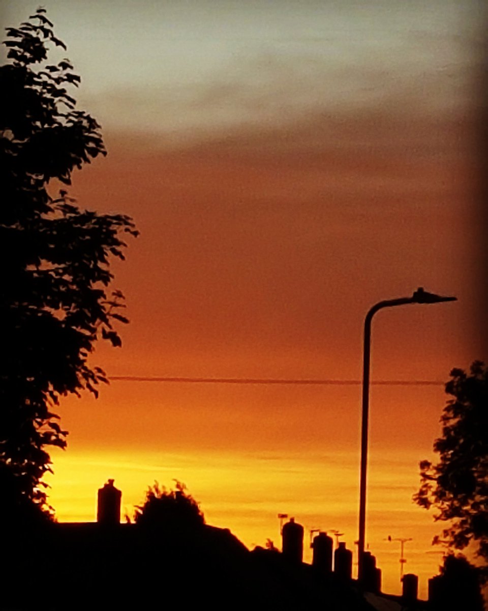71annapanna's tweet photo. 5am can be just as stunning as 6am just saying. #cantsleep #towarm https://t.co/7PmriZnq84