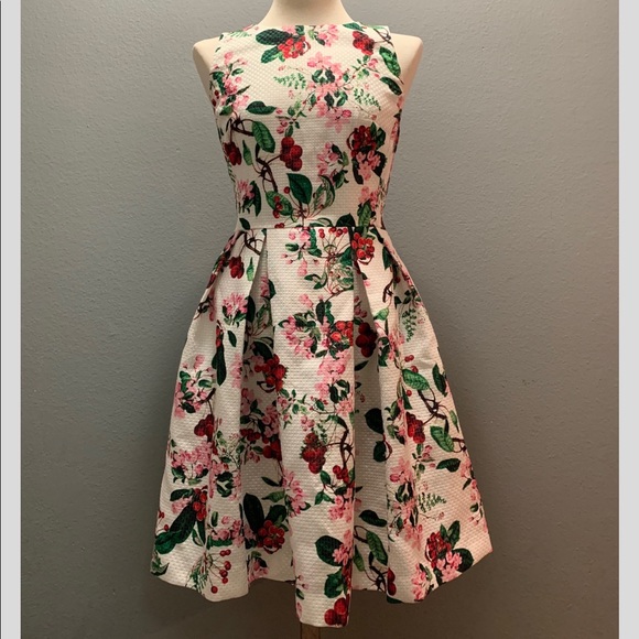 _mrsred09's tweet photo. So good I had to share! Check out all the items I'm loving on @Poshmarkapp #poshmark #fashion #style #shopmycloset #rocksteady: https://t.co/c0X7EOImRU https://t.co/imD7U4P1Vn