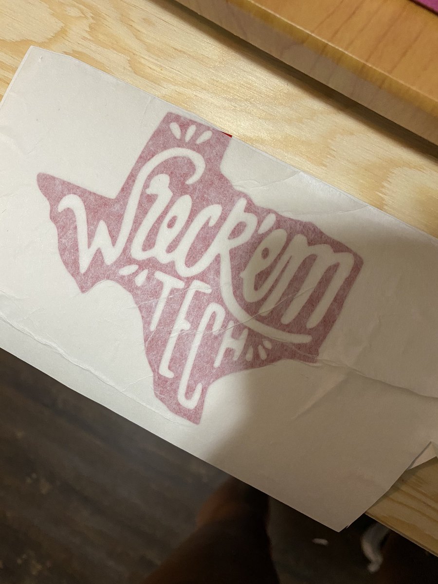 LexieSchuman's tweet photo. Any seniors headed off to college wanting a decal? I can make anything you want! 😊 I have some up for grabs! https://t.co/oK7cLUIFIM