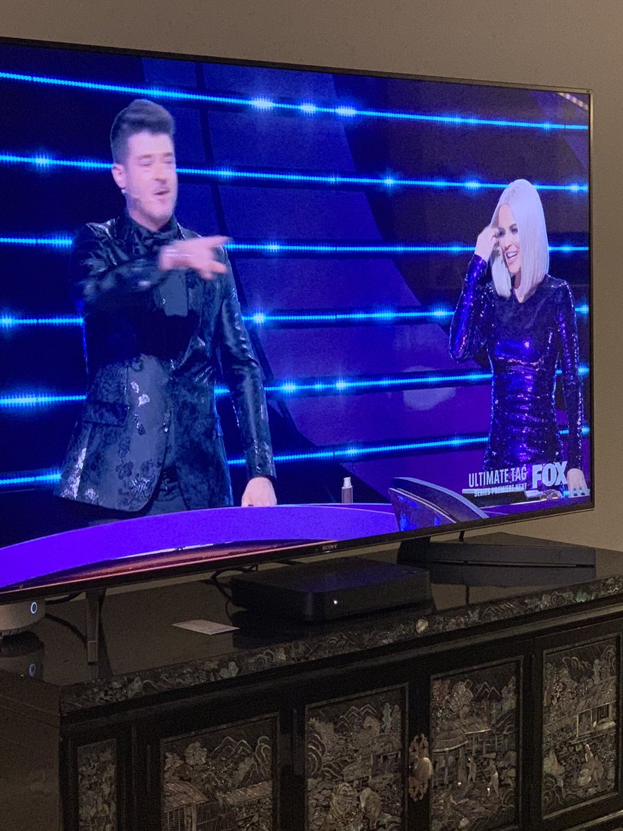 naptowngurl2004's tweet photo. @JennyMcCarthy love your dress and hair tonight on #TheMaskedSinger https://t.co/xWNd6HaENP