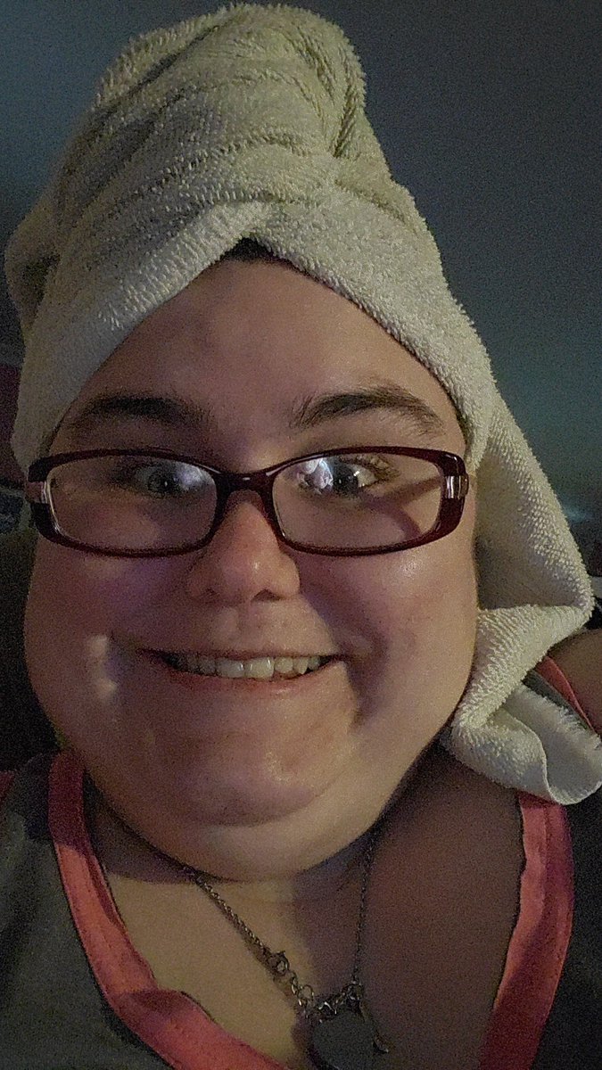 avanbus005's tweet photo. Watching my favorite show #TheMaskedSinger team night angel 😇 https://t.co/Hb6KSyJXxf