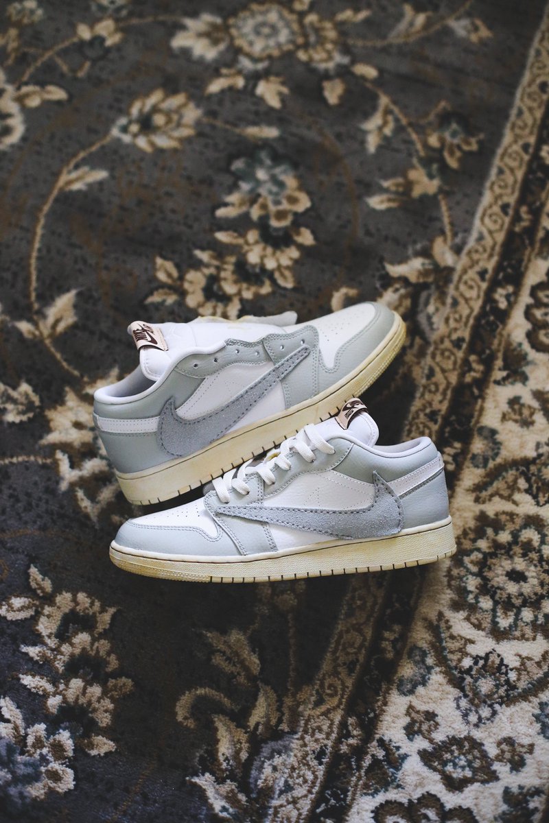 chefhuyle's tweet photo. Reverse “natural grey” lows🤍🤍 https://t.co/9AYhN8phtB