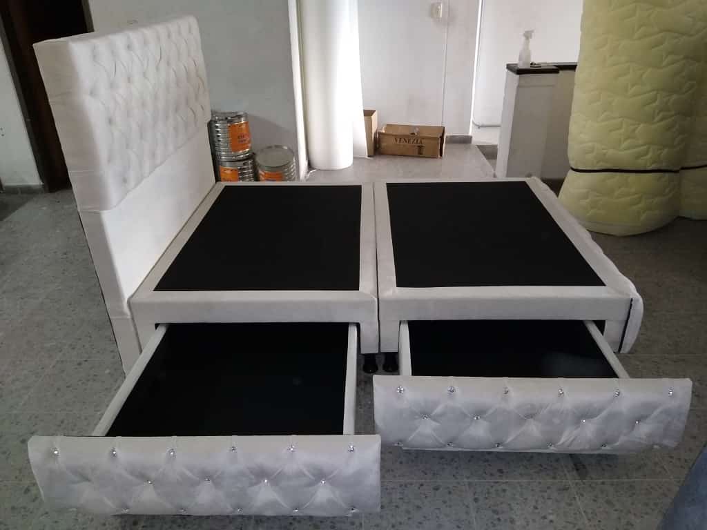 ColchonesSultan's tweet image. #capitoneado.. colchónes y muebles Sultán 3126475646