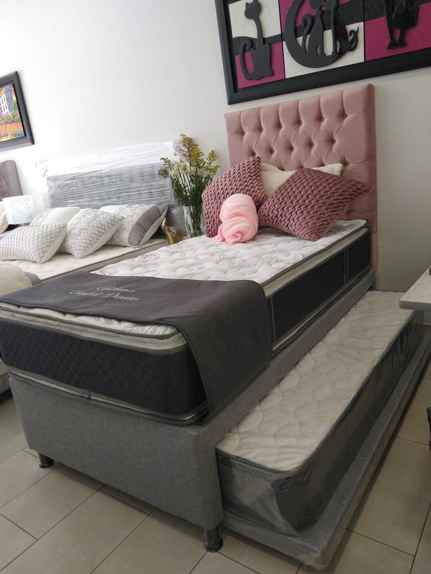 ColchonesSultan's tweet image. #capitoneado.. colchónes y muebles Sultán 3126475646