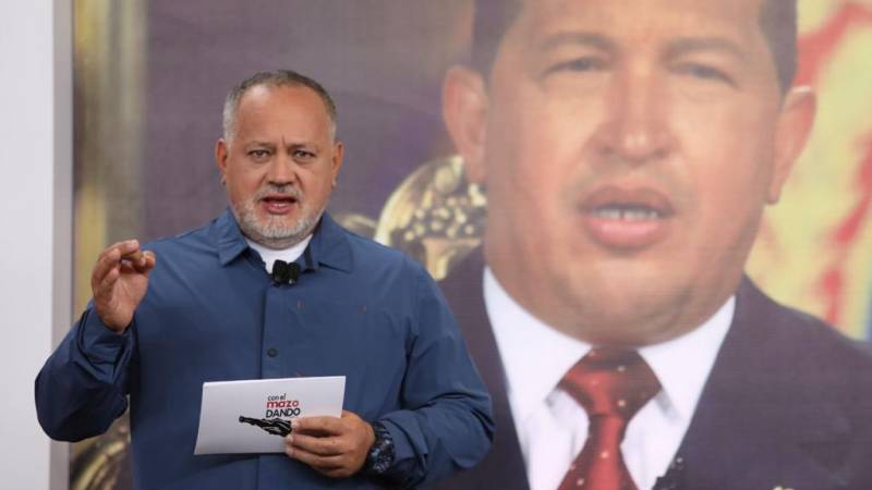 ConElMazoDando's tweet photo. Cabello: En Venezuela no coloca Presidentes ni EEUU ni la Unión Europea https://t.co/JpNR2Z7ITQ  #ContraElBloqueoFuriaBolivariana https://t.co/2Z1i8dbXIG