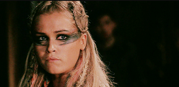 grxunders's tweet photo. madi drawing lexa's memories... 😭😭 when wanheda bowed to lexa... #The100 https://t.co/bMiWltOSFC