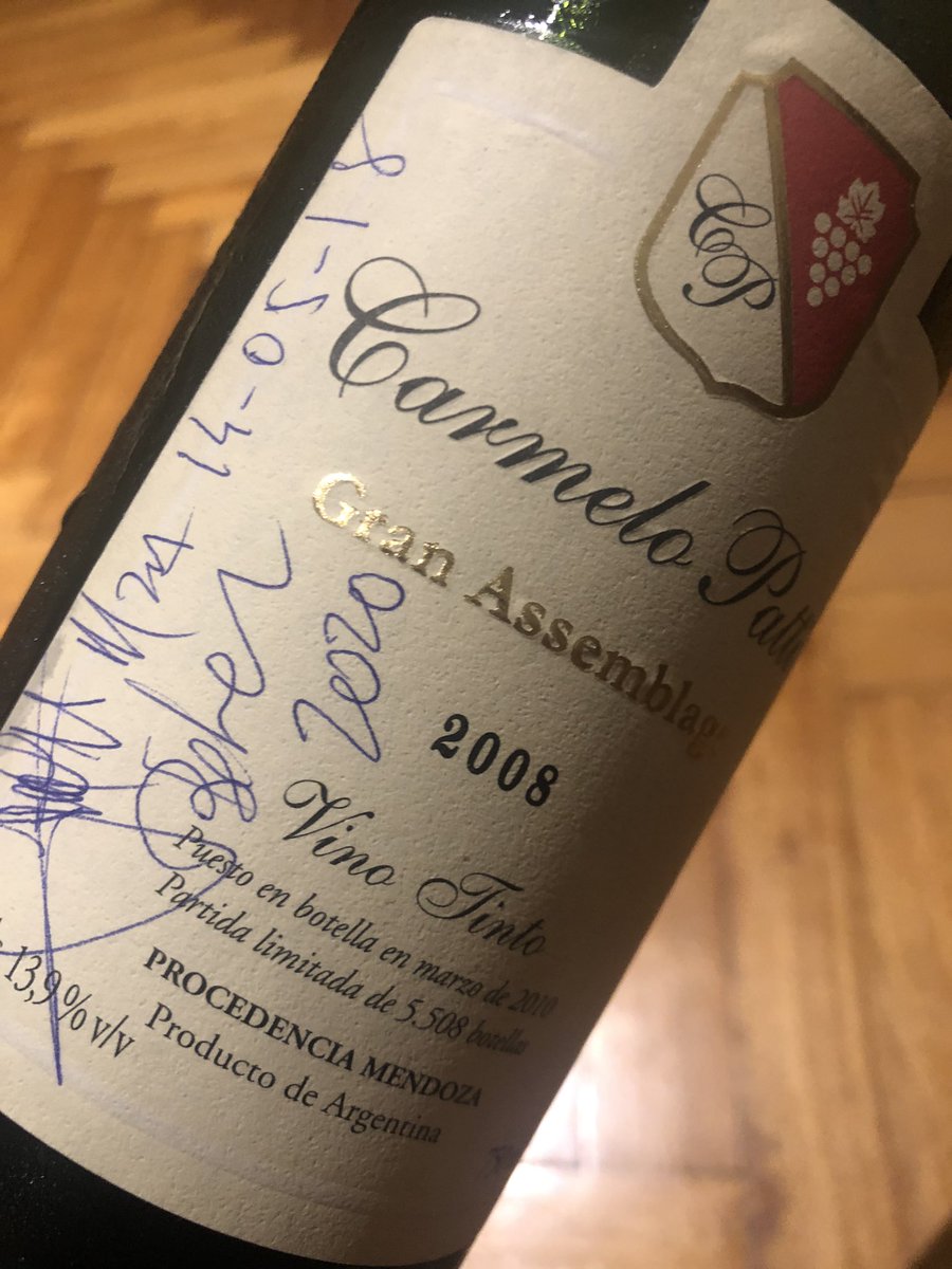 Carmelo viaja en el tiempo. 
Sabia lo que iba a ser este año cuando me dio este vino con la indicación “Beber en 2020” mientras me palmeaba el hombro.
Carmelo sabe