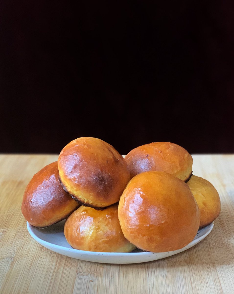 fully content with my decision to make buns and rolls instead of loaves of bread during quar  @kingarthurflour amish potato rolls made with sweet potato  #humblebragdiet