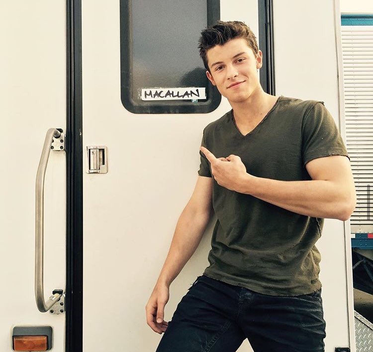 sunsetpran's tweet image. ahora que hay banda d cosas d the 100 en mi tl lo primero que se me viene a la cabeza 😔