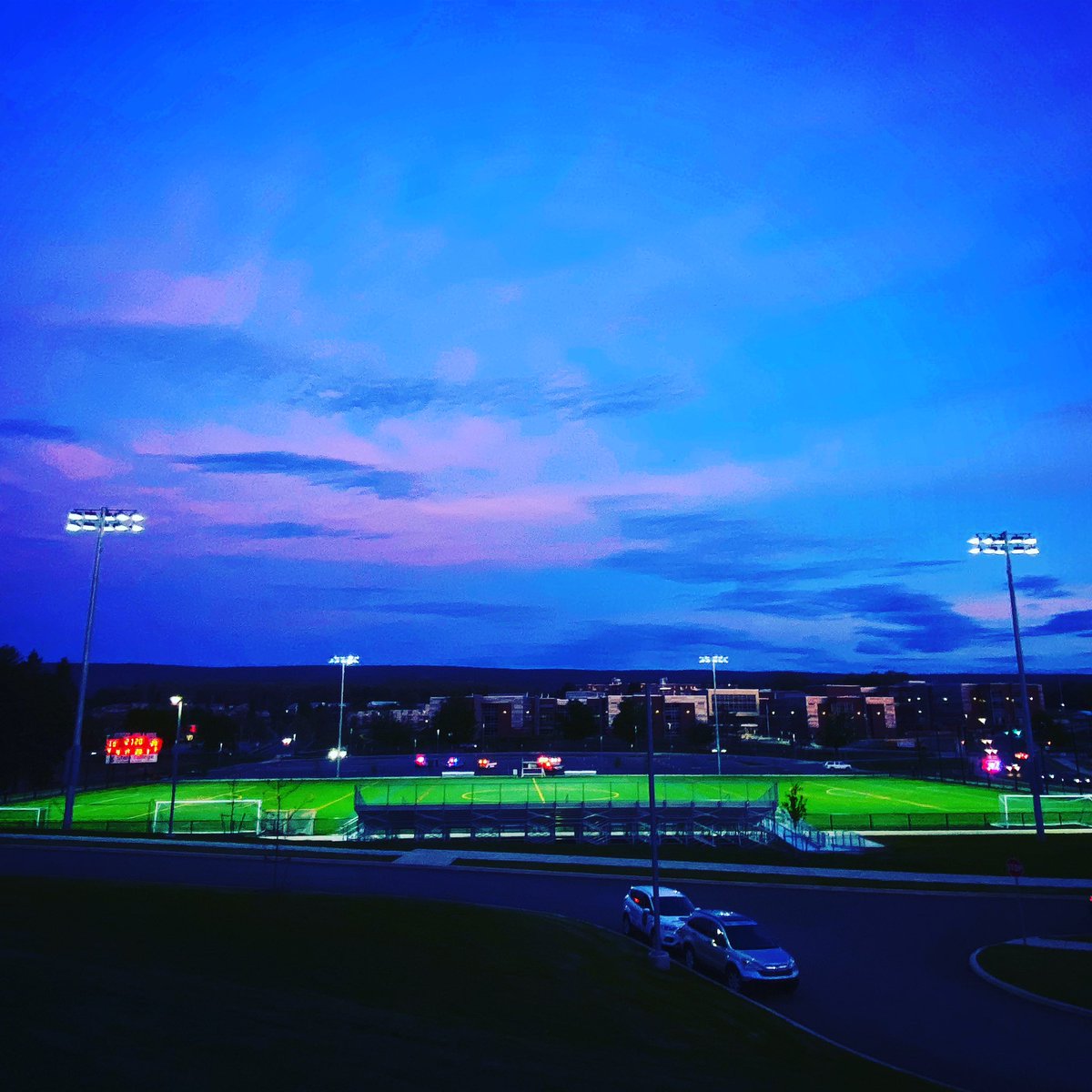 StateCollegeSD's tweet image. Welcome to State College Light Up The Night! We are honoring the achievements of the State High Class of 2020 and the work of local first responders and medical providers. #sclightupthenight #statehigh20 #scasd