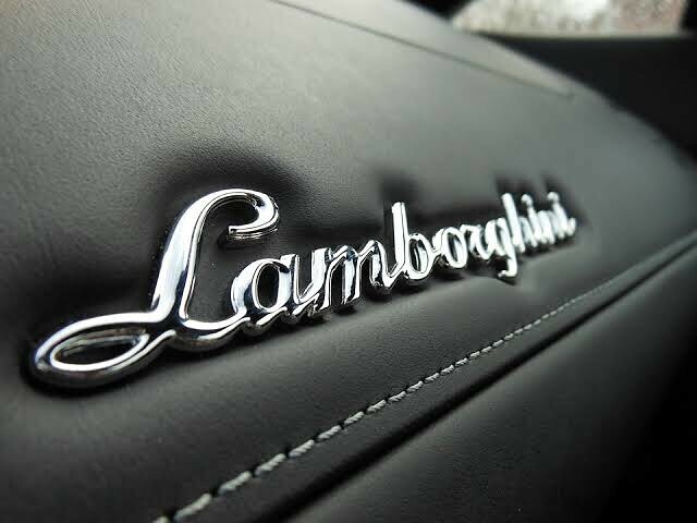 ArabaModel's tweet photo. Lamborgihini Amblem ve Tarihçesi;

Ferruccio Lamborgihini,logoda gösterilen İspanyol boğa güreşi sporuna da büyük bir ilgi gösterdi. Boğa güreşi Lamborgihini'nin tarzının ana parçasıdır. Ayrıca bir çok Lamborgihini otomobiline ünlü boğa denir. Ferruccio Lamborgihini,genellik… https://t.co/VcYHW8rbZL