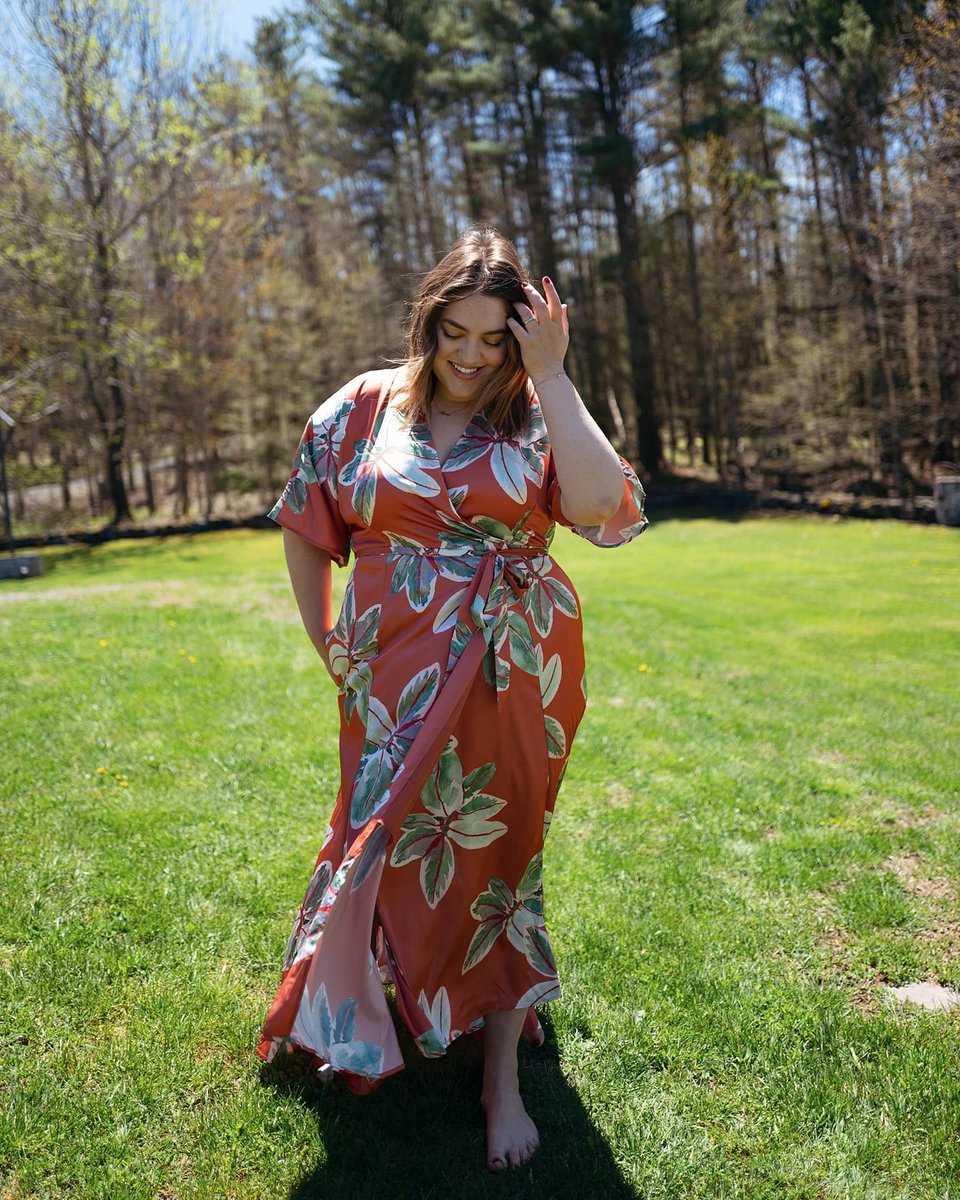 Anthropologie's tweet photo. Model @MaxeyGreene's #SliceOfHappy: Feeling the grass between her toes. What's yours? https://t.co/VtGrg3gXq7 https://t.co/USkYPF0rs1