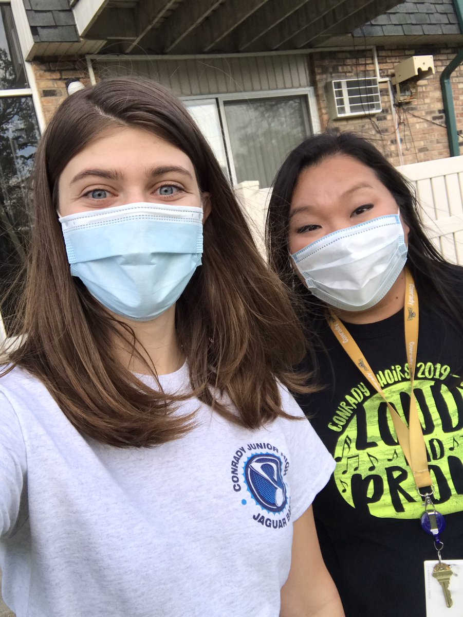 MsClipperBand's tweet image. 12 hours and 70 students later, we’ve delivered gifts to every graduating Conrady musician! This was by far the best day of quarantine! I’m so filled with pride for our amazing graduates! More photos to come. #conradyjaguars #npd117