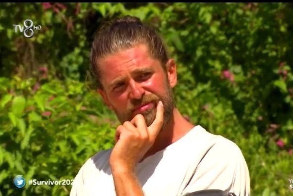 O kadar gitmesini istedikten sonra saçma gelebilir ama keyifsiz keyifsiz izledik cidden ben de şaşkınım.Mert’in elenmesi>Arka sokaklar-Suat’ın ölümü #MertsizSurvivorunTadıTuzuYok