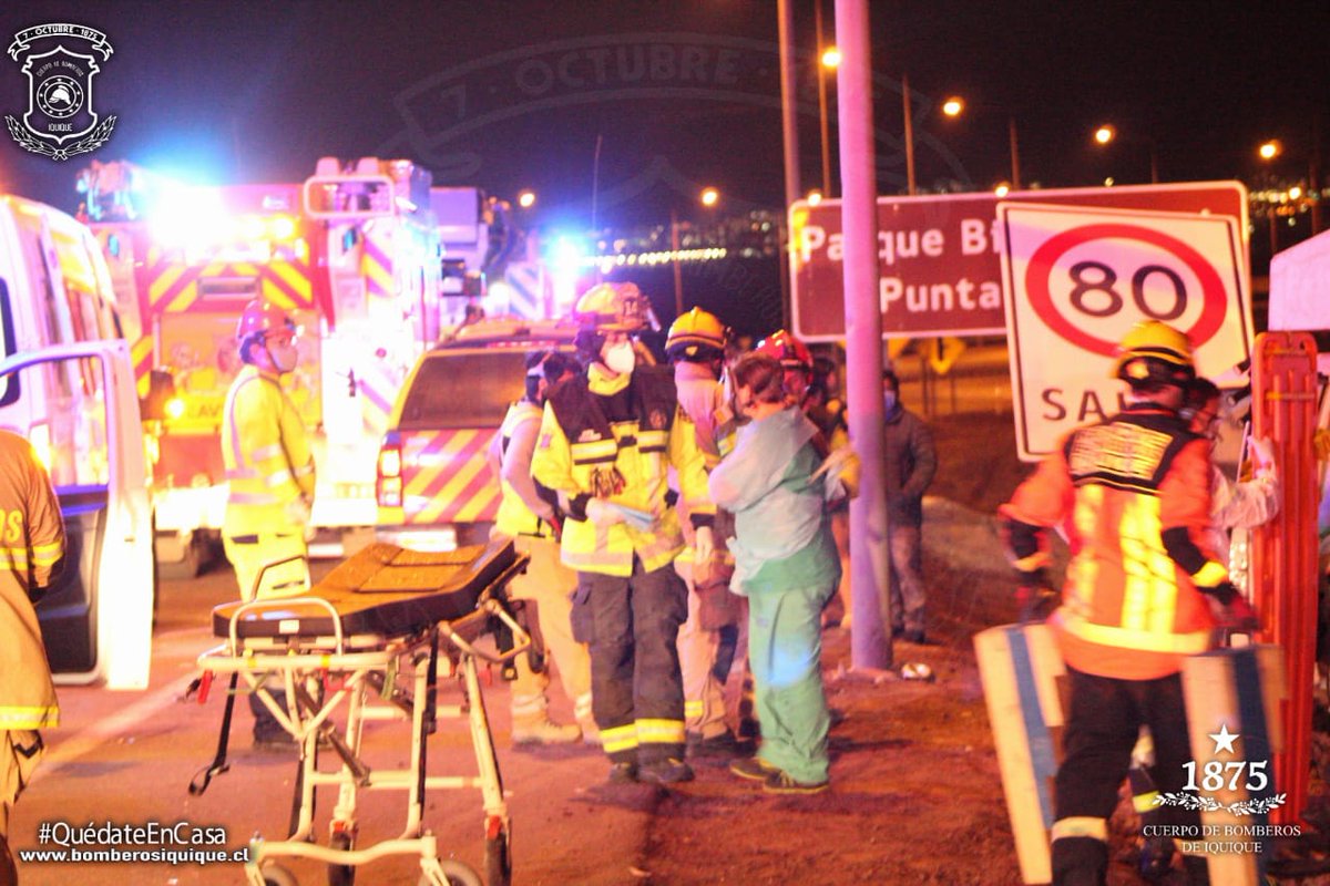 Imágenes del trabajo de las unidades de las compañías <a href="/Dalmacia5/">Bomba Dalmacia N5</a> <a href="/BombaVictoria11/">Bomba Victoria 11</a> @Bomba14Iqq  en llamado de rescate vehicular ocurrido a las 19:21 horas en ruta 1 sector La Virgen.  Se trató de colisión 1 atrapado. Al mando capitán Raúl Vega #Iquique #EmergenciasCBI