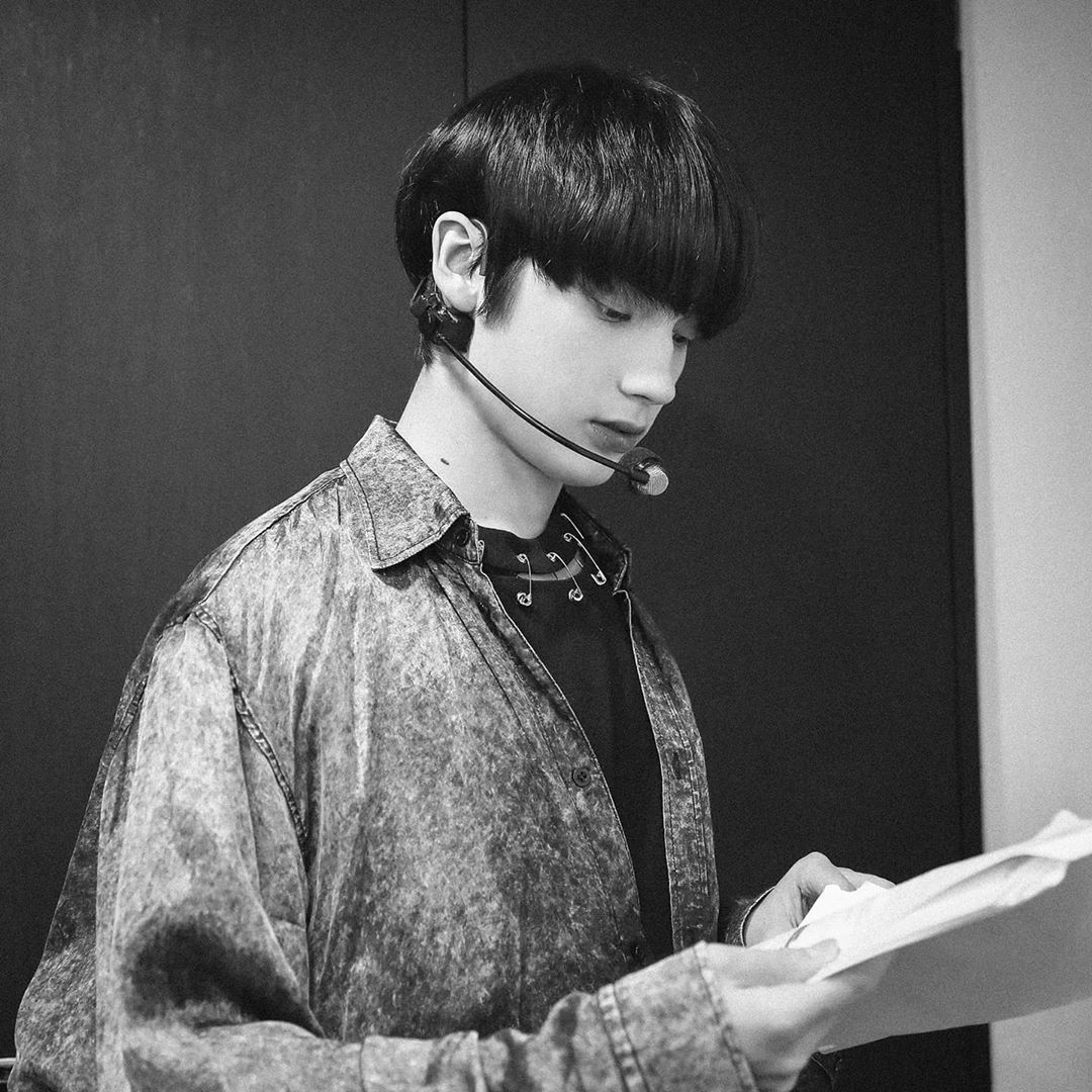 TXT_center's tweet photo. [200520 @TXT_bighit IG貼文更新]

TOMORROW X TOGETHER rec. #TXTrec
@ MEDIA SHOWCASE: ETERNITY
⠀
#투모로우바이투게더 #TXT #SOOBIN #YEONJUN #BEOMGYU #TAEHYUN #HUENINGKAI #수빈 #연준 #범규 #태현 #휴닝카이 #TOMORROW_X_TOGETHER #TXTSHOWCASE https://t.co/5499cfr979