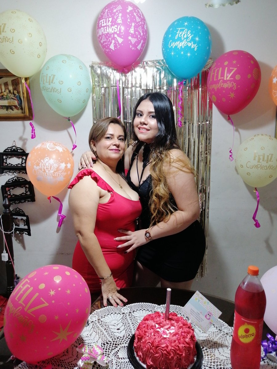 cris_rvr's tweet photo. Felices 18🎉 hermanita Dios me la bendiga por siempre 🙏🏻 https://t.co/aKp2p7lsjE