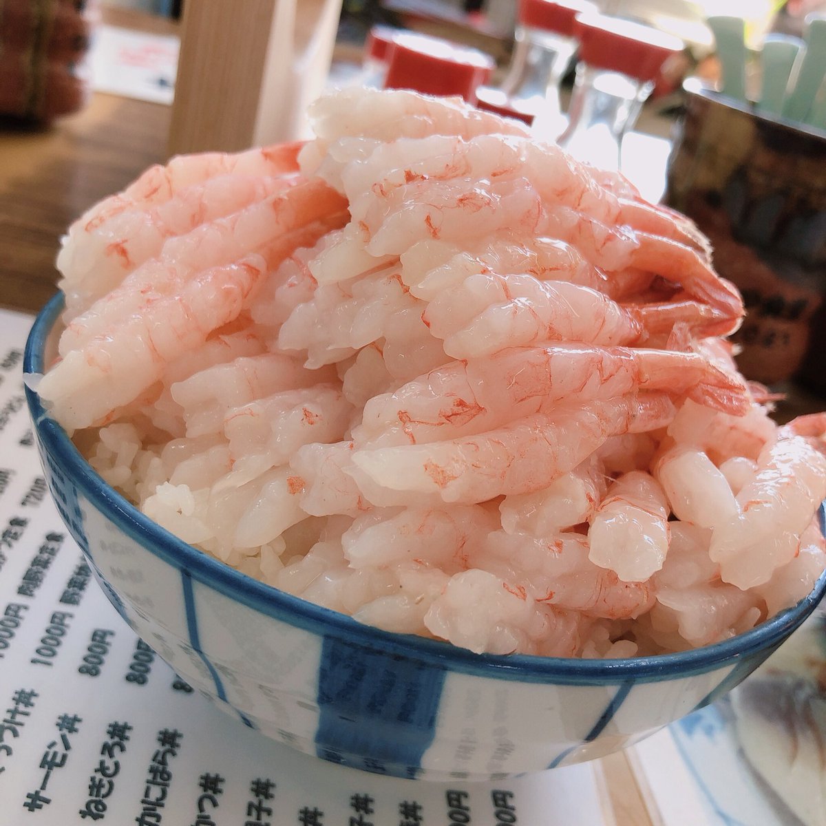 たくや على تويتر 北海道 苫小牧 が誇る マルトマ食堂 の 超甘エビ丼 頂きました ほかほかのご飯にぷりぷり甘エビが何と100本も乗って価格が驚きの700円 他にも苫小牧の名産ホッキを使ったメニューや日替わりで目玉商品が多数あります コロナが落ち着いたら たくや على تويتر 北海道 苫小牧 が誇る マルトマ食堂 の 超甘エビ丼 頂きました ほかほかのご飯にぷりぷり甘エビが何と100本も乗って価格が驚きの700円 他にも苫小牧の名産ホッキを使ったメニューや日替わりで目玉商品が多数あります コロナが落ち着いたら