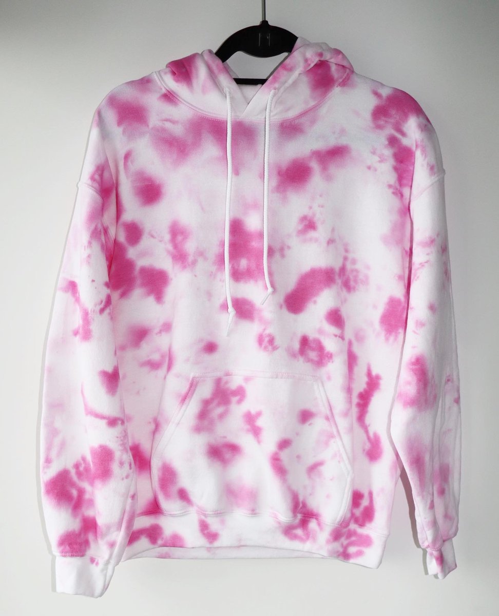 logan_lass's tweet photo. Hi​ all!
​
I’ve started a tie dye charitable initiative, Colours for Covid, in support of #COVID19 relief efforts for a hospital that is very near and dear to my heart, @SinaiHealth 
​
Feel free to check out my Instagram at https://t.co/ZZ4b3OIpKl https://t.co/r9TmfwRVCF