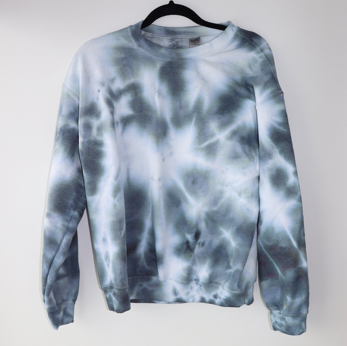 logan_lass's tweet photo. Hi​ all!
​
I’ve started a tie dye charitable initiative, Colours for Covid, in support of #COVID19 relief efforts for a hospital that is very near and dear to my heart, @SinaiHealth 
​
Feel free to check out my Instagram at https://t.co/ZZ4b3OIpKl https://t.co/r9TmfwRVCF