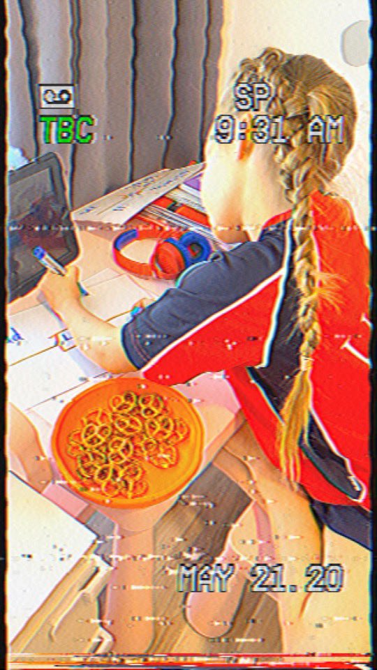 All_ThingsPE's tweet photo. When her dad is a #physEd teacher & also her #maths teacher. Weโre working on odd and even numbers and what better way than to do it than by using pretzels ๐ฅจ #homeschool #onpoint #COL #workingwhileworking https://t.co/p0ibU1NtdK