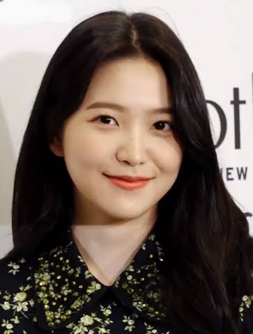 thread of yeri smiling but her smile gets bigger as you keep scrolling 