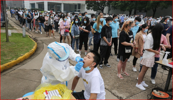 中国疫情突然反弹的原因非常严重

中国专家指出，东北的新冠肺炎确诊病例与湖北有明显区别。分析称，这表明病原体可能正在以未知的方式发生巨大变化，并加大了消灭它的难度。从临床上看，黑龙江吉林两省确诊病例的病程潜伏期较长，病人没有症状，造成一些家庭聚集性传播，而且在人群中传播时更具传染性