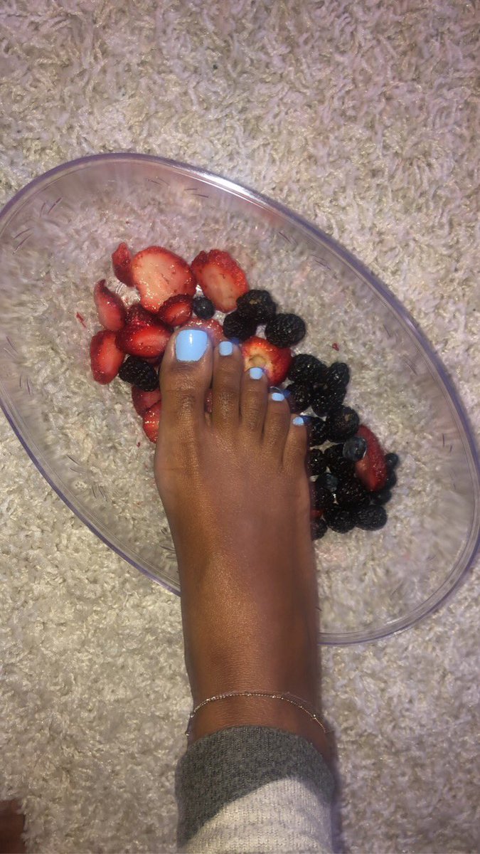 TheFootBuffet's tweet photo. @JasonW007111 Berry-sexy feet 😍 
@ https://t.co/SoggyE29Na  y’all https://t.co/jwDmyyUCKm