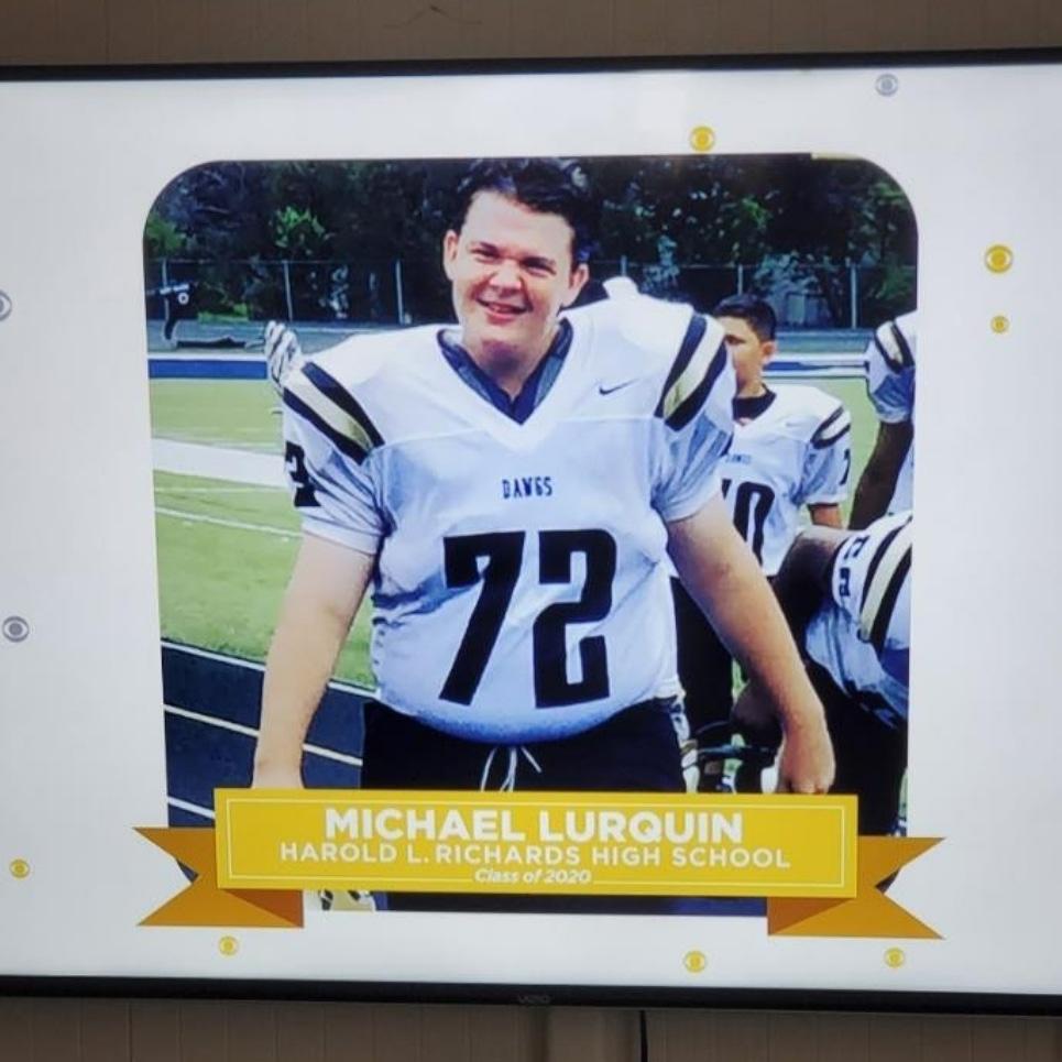 vmamolella's tweet photo. Not everyday do you see one of your students on the news. @lurquin72 And the class of 2020 current an former Mustang's, I couldn't be prouder of you all. @smcnichols_D123 #olhms https://t.co/NJLhOoOBjc