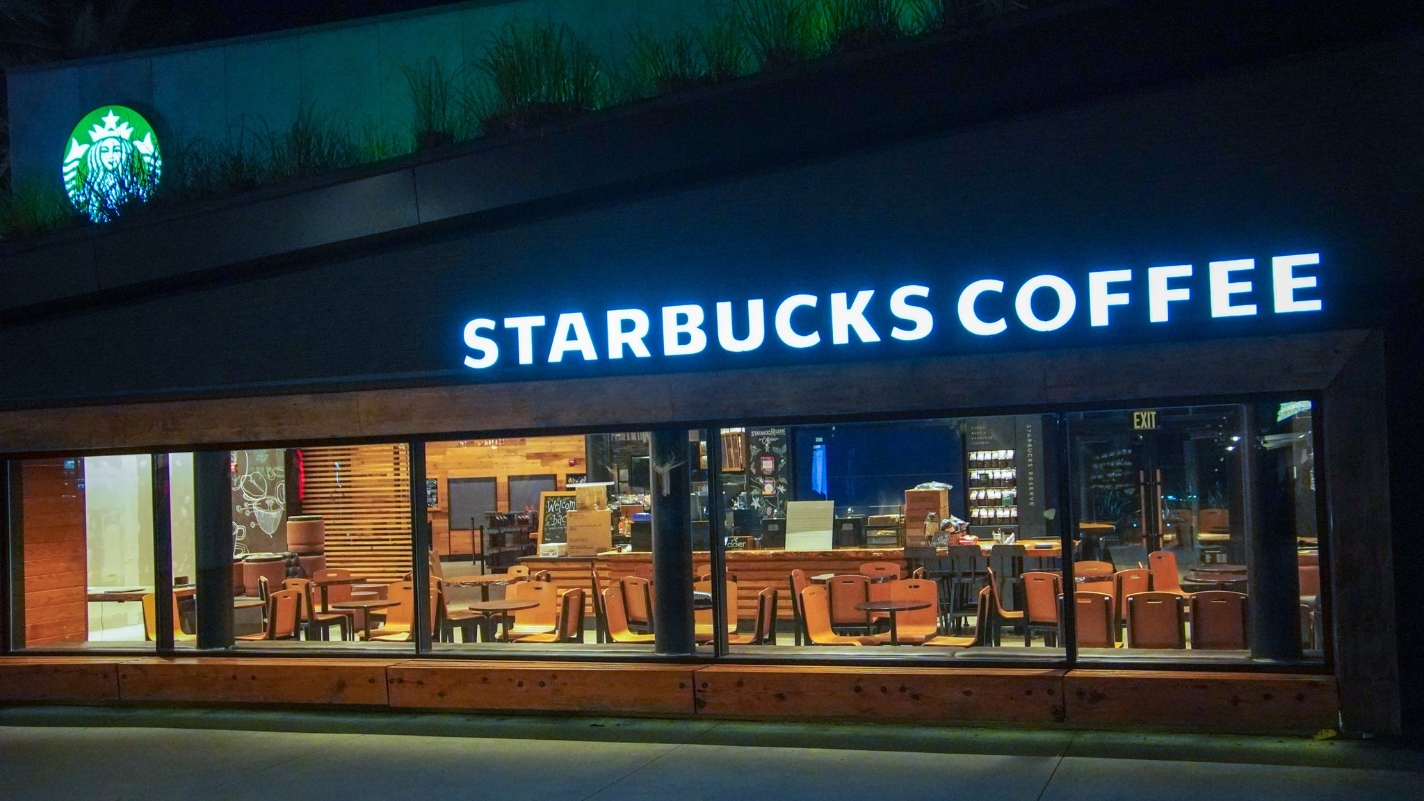 bioreconstruct on X: "Empty Starbucks in Disney Springs.  https://t.co/1Rwt2tCdOE" / X