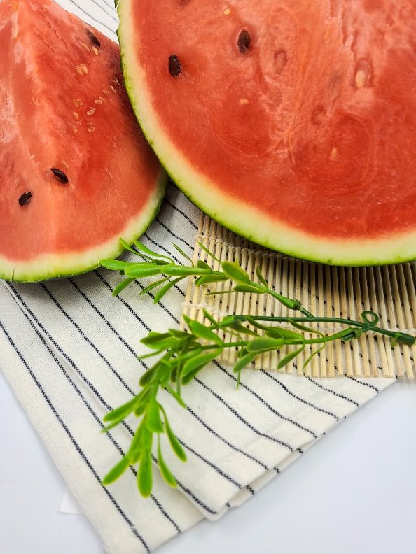 고창수박!!
그냥 고창수박도 넘나 맛있는뎀...
고창 스테비아 수박이 왔어요!!🍉
너무 아삭하고 달달하네요. 배송도 박스가 진짜 튼튼해서 안전하게 왔어요. 
서둘러 주문하면 주말에 가족들과 먹을수 있을거 같아요.
>>smartstore.naver.com/dajeong_farm