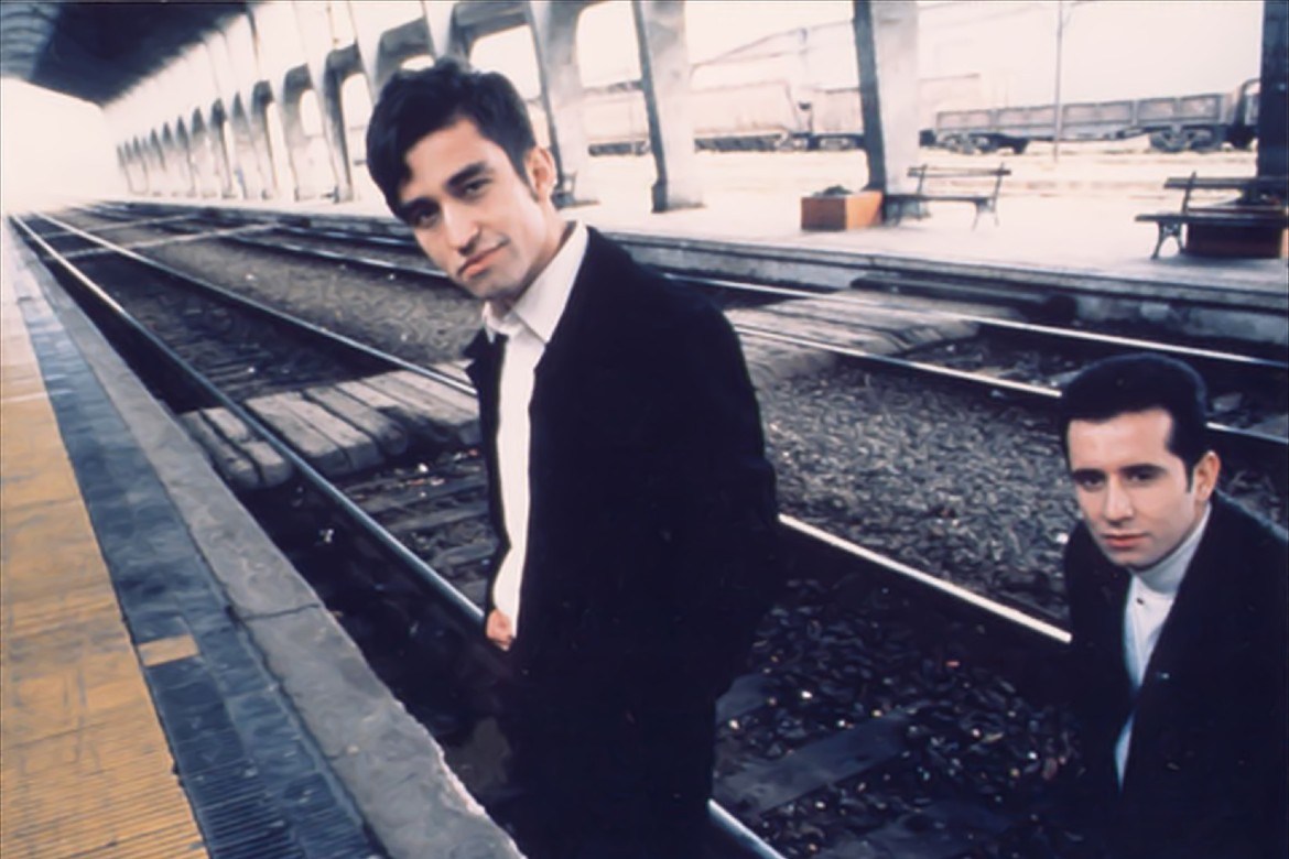 "Con Suavidad" de <a href="/PrisionerosNyT/">LosPrisionerosNareayTapia</a> <a href="/jgonzalezmusico/">Jorge González</a> suena fuerte ahora en diagonalradio.cl