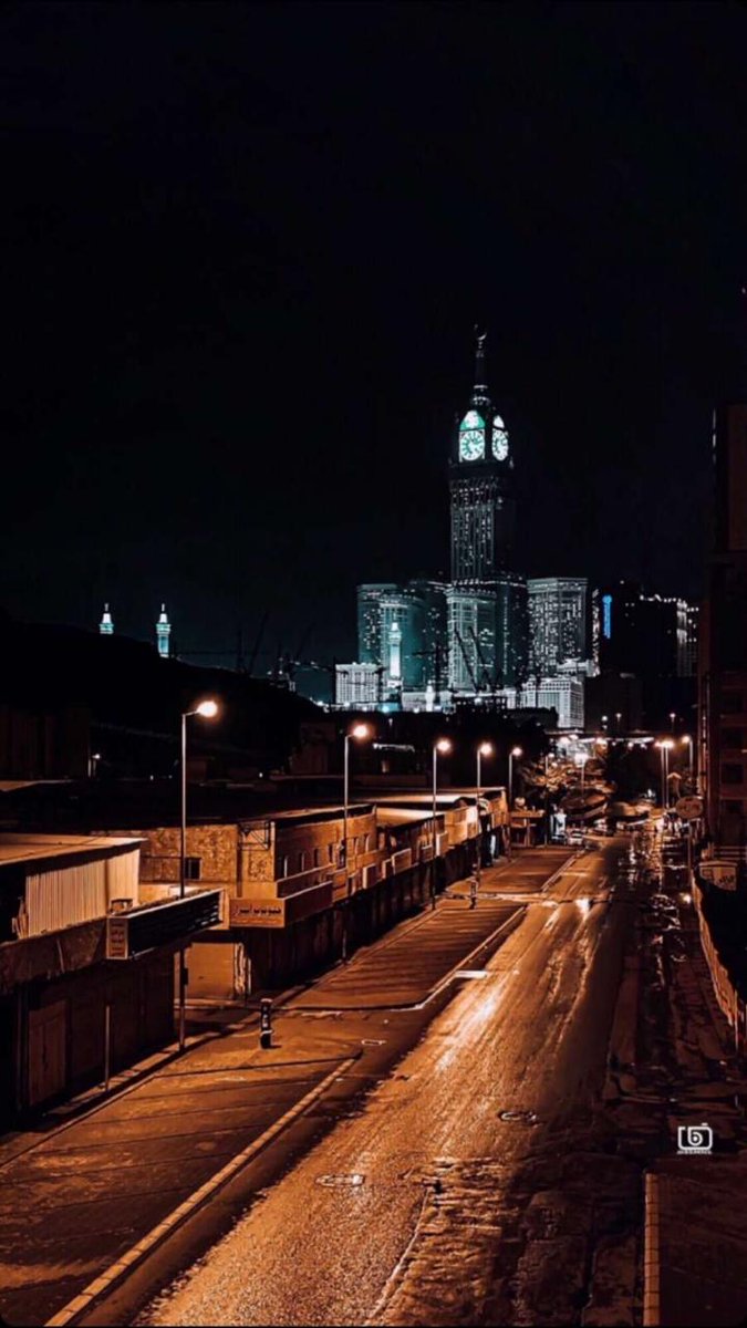 #الحظر_الكلي

فيا دار لم يقفرك منا اختيارنا 
ولو أننا نستطيع كنتِ لنا قبر
ولكن اقدار من الله انفذت 
تدمرنا طوعاً لما حل او قهرا
ويا خير دارٍ قد تركت حميدة
سقتك الغوادي ما أجل وما أسرا