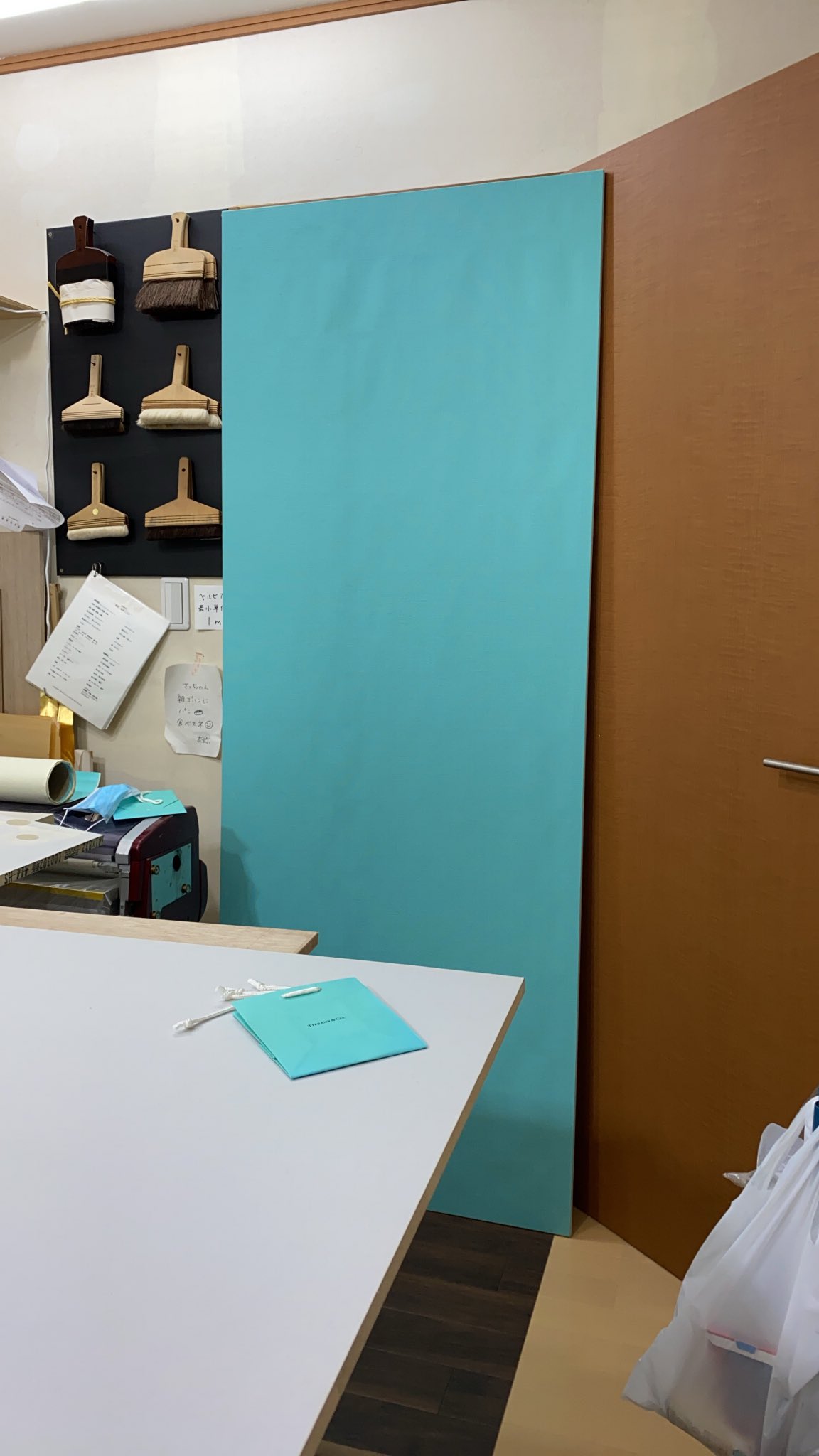 Twitter 上的 経師屋内田 襖 ふすま を使って たくさん種類のある壁紙を貼り パーテーションを作成しました ティファニーブルーに近いお色の壁紙 Zoomやリモート会議の背景にお困りの方 軽いふすま 選べる壁紙 1センチ単位細かく選べる寸法で ひとつの選択肢