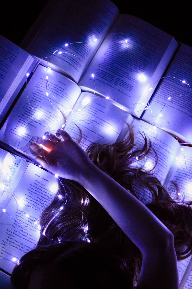 mk_smitty's tweet photo. lights and books https://t.co/41elFzvc8Q