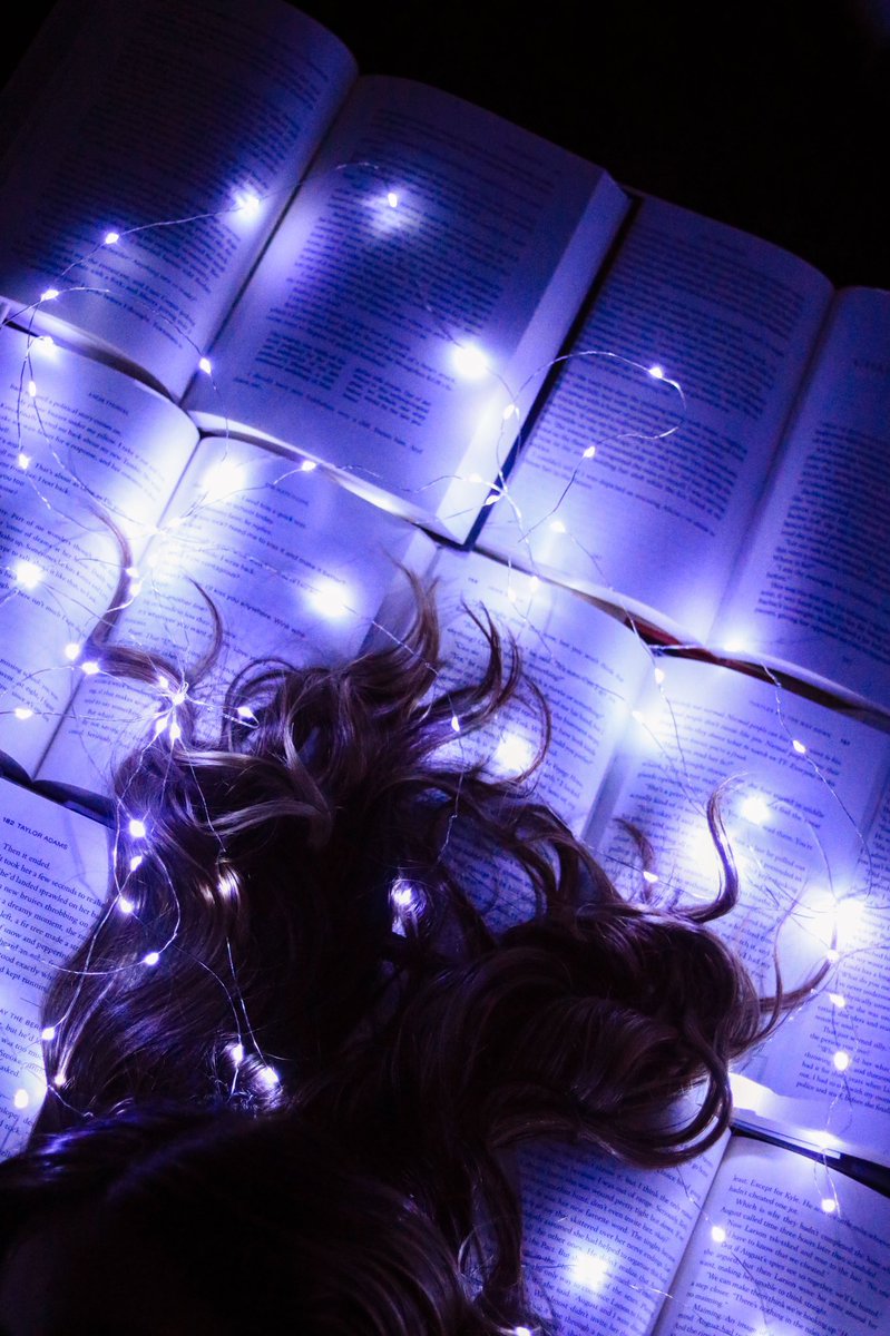 mk_smitty's tweet photo. lights and books https://t.co/41elFzvc8Q