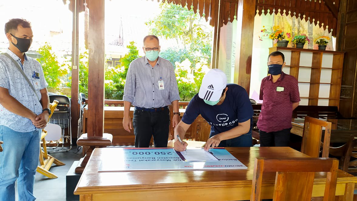 LPPSLH's tweet photo. Terimakasih kepada CSR BRI Peduli sudah memberi kepercayaan kepada LPPSLH sebagai penyalur 1000 paket bantuan sembako bagi masyarakat terdampak COVID-19 di Kabupaten Banyumas senilai Rp. 106.250.000,-
#LAWANCOVID19 #cegahCOVID19 #bantuansosial #BRIpeduli #kitapeduli #LPPSLH https://t.co/xE7YQd5N4L