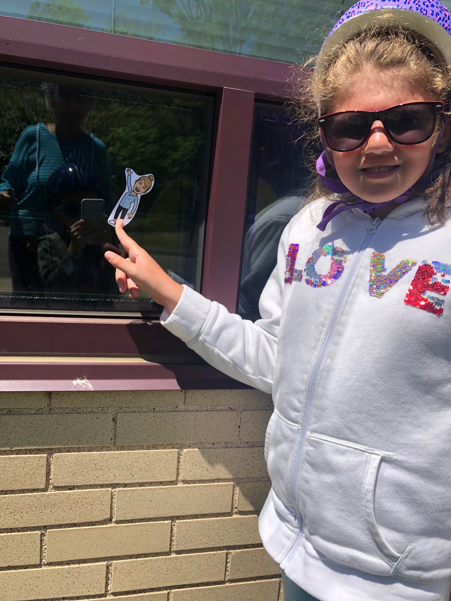 BMclellanGrade2's tweet photo. Today Flat Mrs. McLellan went on a hike and visited school! @ecstevensschool https://t.co/o9sX8uAyMe