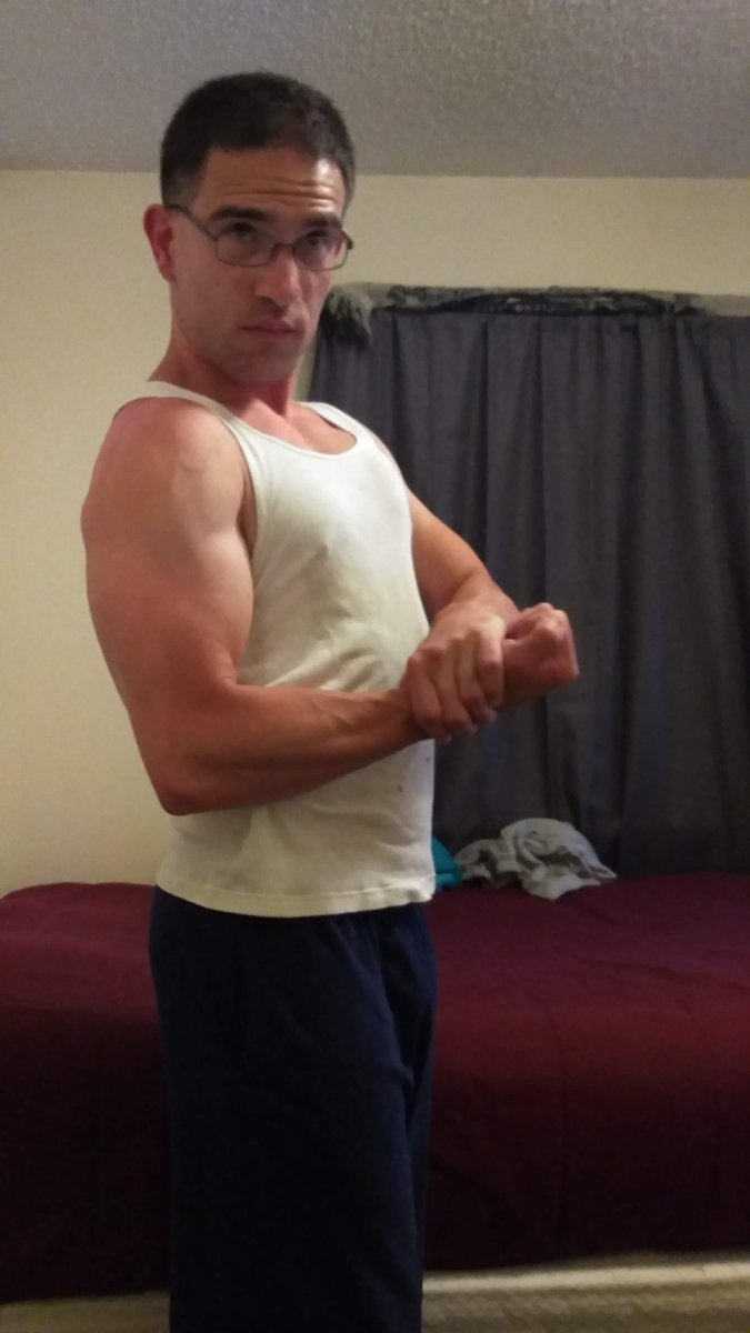 Timepest013's tweet photo. Another workout done, with a sunburned goober striking a few poses. #writerslift #nerdjock https://t.co/iLxKkKwSg5