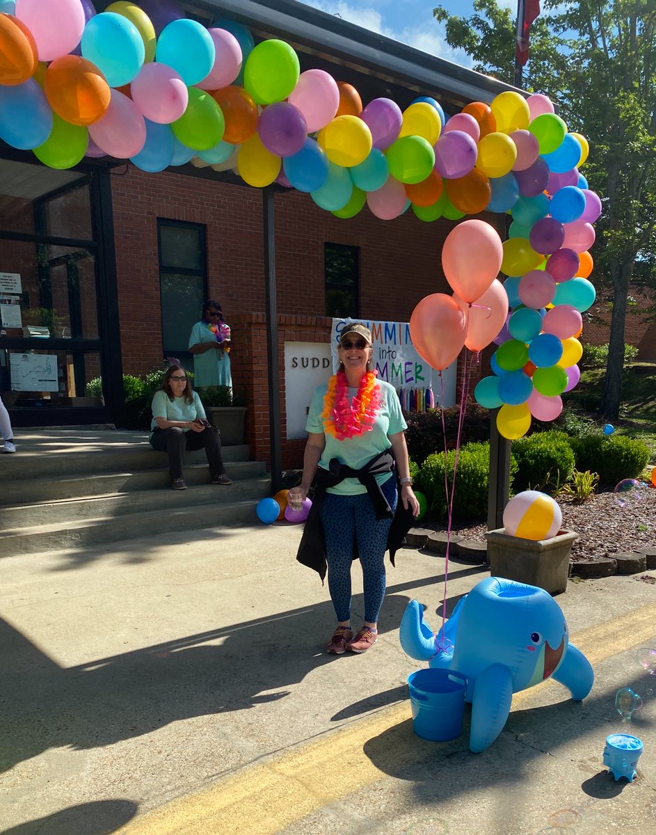 itmclemore's tweet photo. It was fun to o’fish-ally see my students and say good bye to them. We had a fun parade at @SudduthJackets today! And glad for to do Sudduth at Sudduth and not #Sudduthathome This year has been unprecedented one but we still #ExpectExcellence in @StarkvilleSD #Tweetcher https://t.co/Oc9Uxn1qyH
