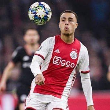 MOMOTHIAM201's tweet photo. 🔵⚽🔴
Sergiño Dest 🚨

 👉 Le Barça reconnaît l'intérêt pour le joueur.

 👉 Le Barça sait que le prix est d'environ 20M.

 👉 Le Barça sait que l'Ajax ne veut PAS de joueurs!
 
 👉 L'Ajax demande du CASH

 👉 Le Barça n'a PAS d'argent, contraint de vendre!

(Romero🥇) https://t.co/Kl2zHsWzJ9