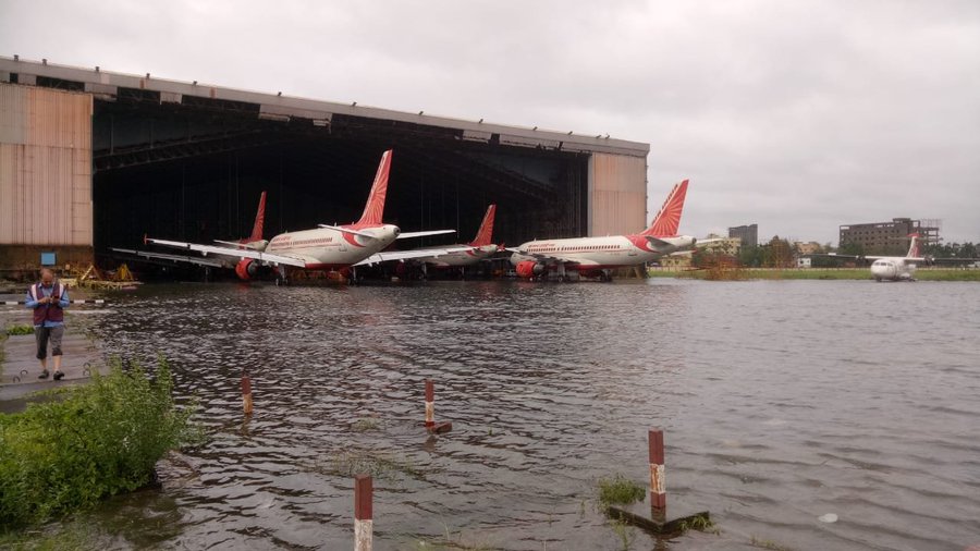 EYgk4m5UEAARH-B?format=jpg&name=900x900