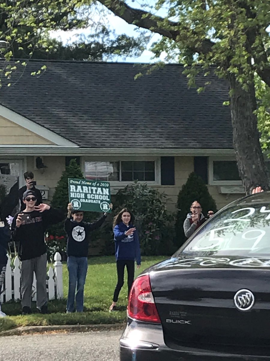 MelissaTerm's tweet photo. I think we all needed that 😊 Thank you Hazlet...you’re  amazing 💜. #congratsgrads #2020 #hazlet #community #celebratingthefuture #gorockets #wevemissedyou https://t.co/qPH53qnSs4