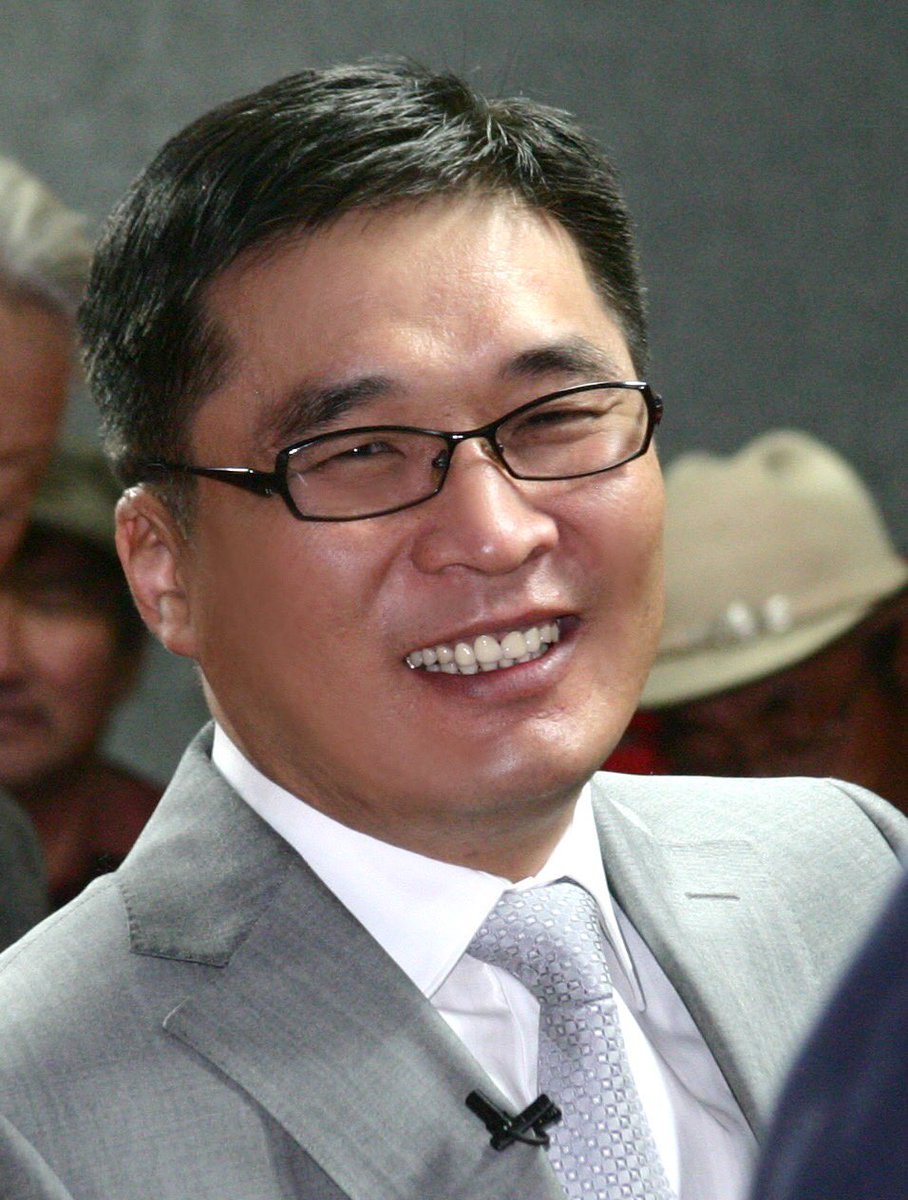 Хуулийн дагуу нэр дэвшигчийн материалаа бүгдийг бүрдүүлээд өгчихлөө. Бусдыг ялгаварлаж явсангүй. Ялгаварлагдсан нэгэн үйл хэргээ үүсгэж байгаа шинэ үеэ хамгаалж дэмжиж явлаа. Тендер, концесс, ЖДҮ авч байсан түүхгүй, бүлэглэлд хамаарч, барьцаанд орж явсангүй. Болох биз дээ...