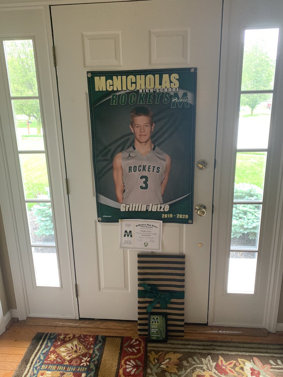 CoachTMonahan's tweet photo. 🚀SENIOR GIFTS DELIVERED🚀🏀 missed seeing Brendan and Brian! Love our Seniors!!! #RestoreTheLEGACY https://t.co/fhDYzs9EOq